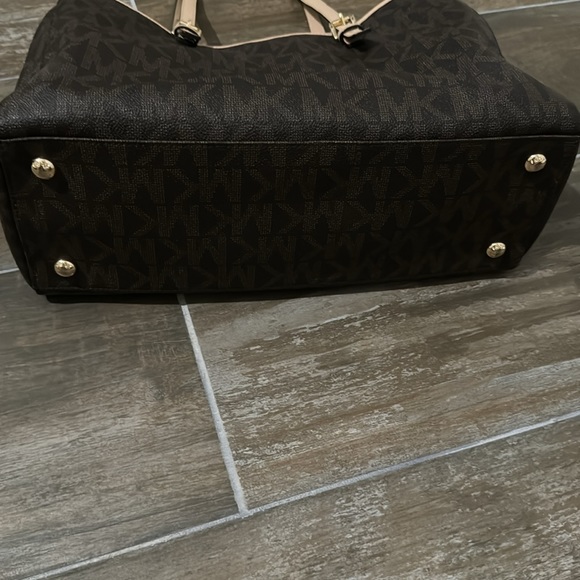 Michael Kors purse - Picture 7 of 10